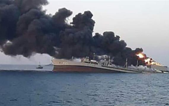 Se incendia y hunde un buque militar iraní en el golfo de Omán