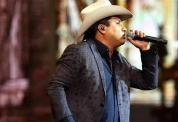 Julión Álvarez estrena nueva canción en pleno concierto