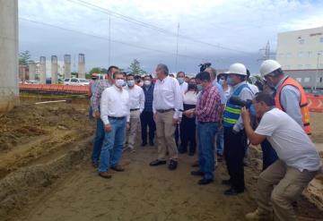 Gobernador de Tabasco supervisa obra de distribuidor vía de Guayabal