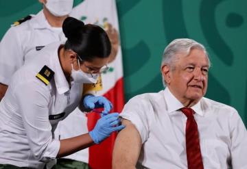 AMLO recibe segunda dosis de vacuna COVID-19 de AstraZeneca