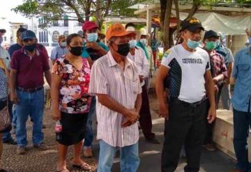 Extrabajadores de los ayuntamientos en tabasco se manifestaron a las afueras del congreso del estado