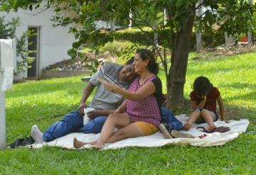 Día del Padre en semáforo naranja; festejan con precaución