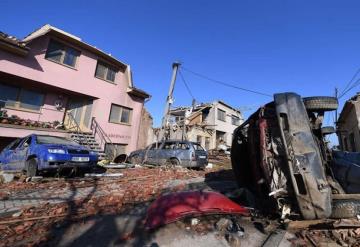 Tres muertos y 200 heridos tras un tornado en el sur de República Checa