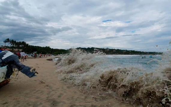 Mueren ocho personas tras ser arrastradas por el fuerte oleaje en diferentes playas de Oaxaca