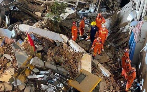 Van 8 muertos y 9 desaparecidos tras derrumbe de un hotel en China
