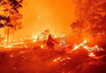 Desalojan a más de 400 personas por incendios en California