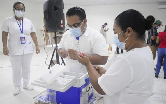 COVID-19: Continúa vacunación de adultos de 40 a 49 años en Huimanguillo 