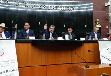 Senadores rompen solemnidad y cantan ´Eslabón por eslabón´ de los Invasores de Nuevo León