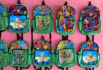 Pintor les da un cambio espectacular a las mochilas de los partidos políticos