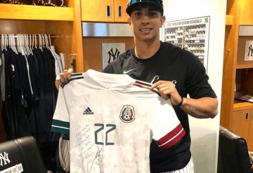 Chucky Lozano le regaló una playera a Cessa