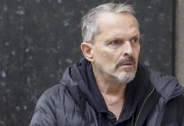 VIDEO: Miguel Bosé actúa “desorientado” durante evento público