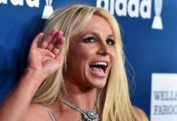 Britney Spears acalora las redes con foto en topless