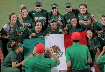 Mexicanas jugadoras de Softball tiran sus uniformes a la basura