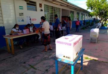 Con poca afluencia de ciudadanos comenzó la Consulta Popular en Jonuta