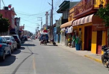 Comerciantes de Jonuta se protegen con mamparas de plástico del Covid-19