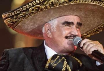 Reportan grave a Don Vicente Fernández; está intubado