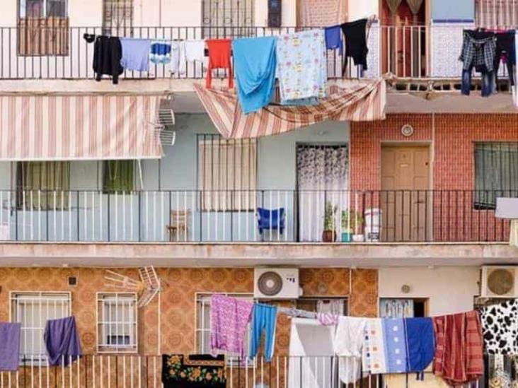 Graban a mujer que se robaba la ropa de los balcones