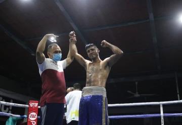 Chano campeón sin corona, dominó a placer al estadounidense Dante Ettore en Ciudad del Carmen