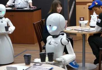 Tokio apuesta por robots meseros que son manejados por personas con discapacidad en una cafetería