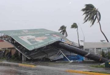 Nora toca tierra en Jalisco con lluvias y fuertes vientos