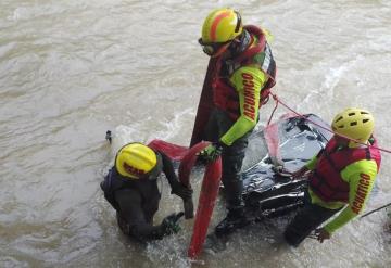 Buscan a mujer arrastrada por corriente del Río Cuale, Jalisco