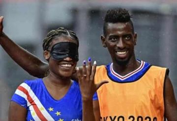 Guía le pide matrimonio a atleta después de terminar la prueba en paralímpicos