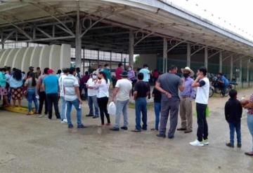 Con gran afluencia, arranca vacunación antiCOVID para jóvenes de 18 a 29 años en la ciudad de Jonuta