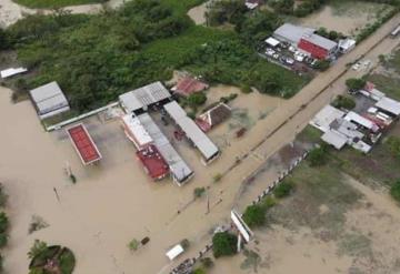 Serías inundaciones enfrenta la cabecera municipal de Pichucalco