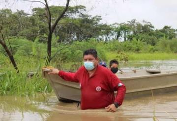 Evacuan a familia de Jalapa por inundación