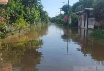 Afectan encharcamientos generados por la fuertes lluvias a 95 familias de Balancán