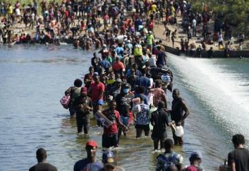 EEUU empieza a deportar a migrantes haitianos retenidos en Texas