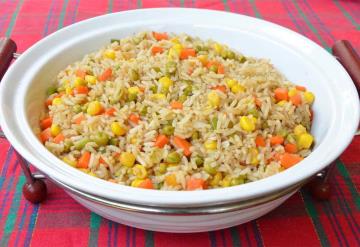 Deliciosa ensalada de arroz primavera