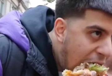 Influencer come hamburguesa gigante frente a veganos