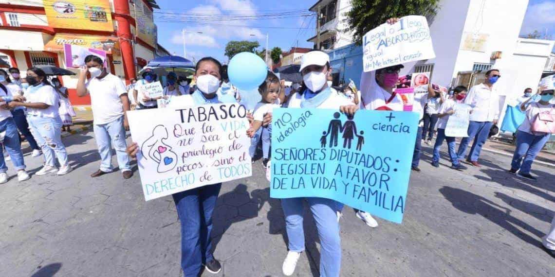 Marchan en contra del aborto en Tabasco