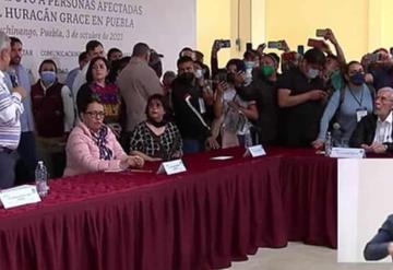 Damnificados por el huracán Grace irrumpen conferencia de prensa de AMLO