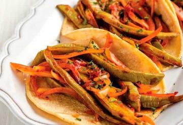 Tacos de nopales con salsa martajada