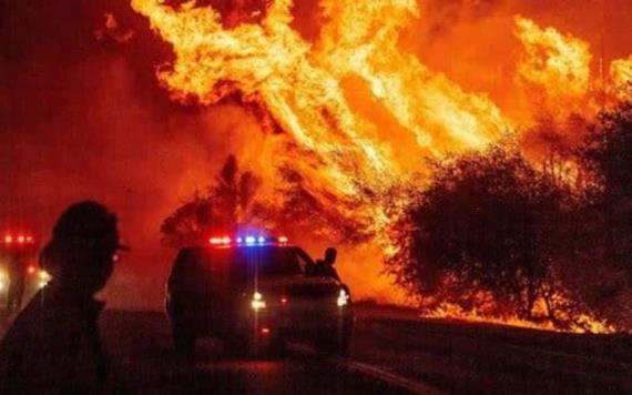 Bomberos logran combatir la mayor parte de un nuevo incendio forestal en California