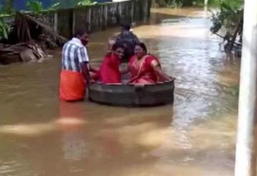 Tras inundación, novios llegan a su boda flotando en una olla