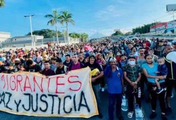 Más de dos mil migrantes en caravana salen de Tapachula a la Ciudad de México