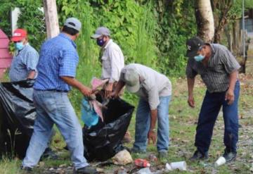 Realizan limpieza y descacharrización en vialidades de Jalapa