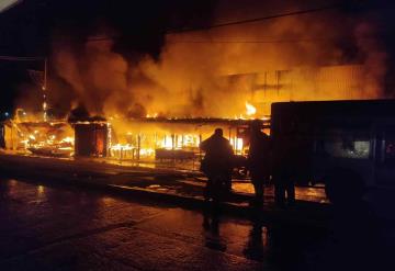 Arde Central de Abastos de Acapulco