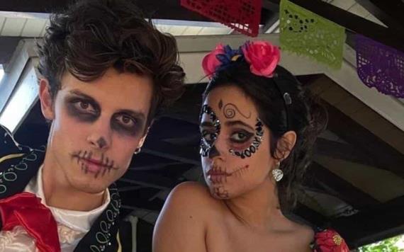 Camila Cabello y Shawn Mendes sorprenden el Día de Muertos con disfraces de catrines