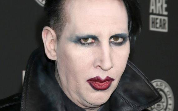 Marilyn Manson es captado de blanco en servicio religioso liderado por Kanye West