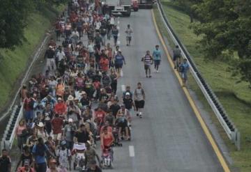 Piden a caravana migrante aceptar atención y asesoría