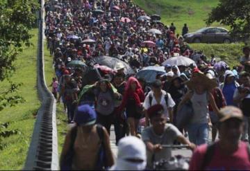 Caravana migrante retoma su ruta hacia el estado de Oaxaca