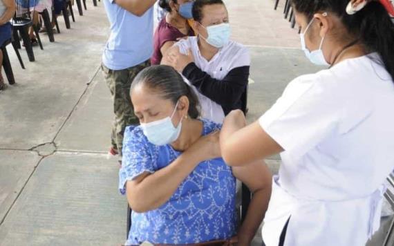 Arranca vacunación anticovid a rezagados en Comalcalco