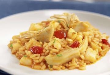 Receta de arroz meloso de alcachofas, calamares y almejas