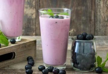 Empieza tu día con un saludable y delicioso licuado de arándanos con avena