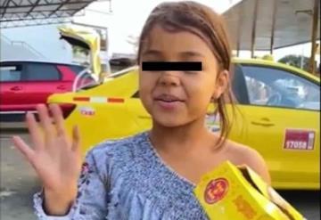 Niña que vende dulces habla cuatro idiomas