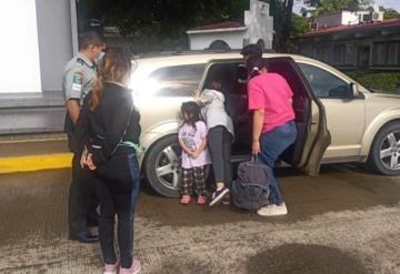 Rescatan a centroamericanos sobre la carretera federal Escarcega-Villahermosa